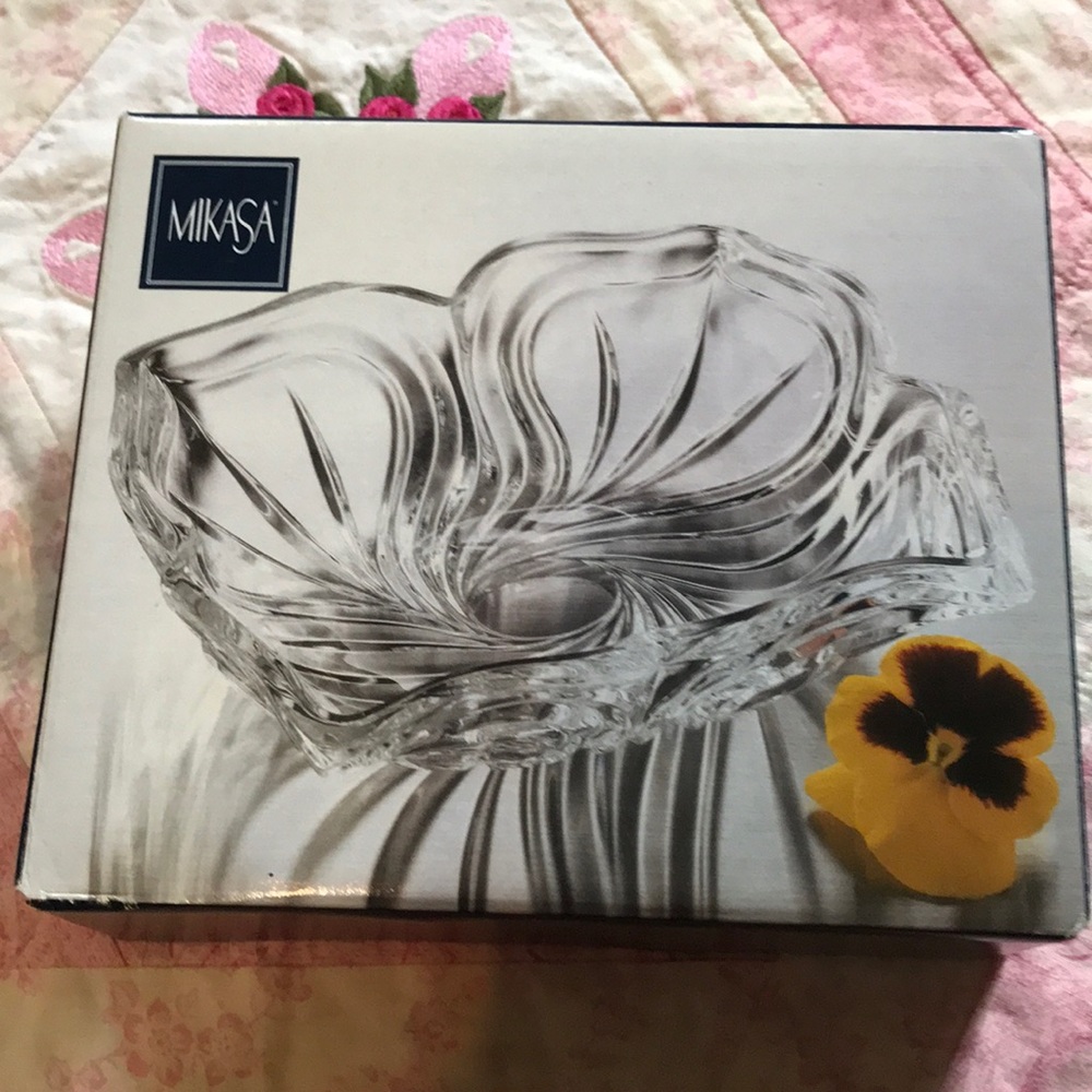 Mikasa Flores Sweet Dish 7.5”
